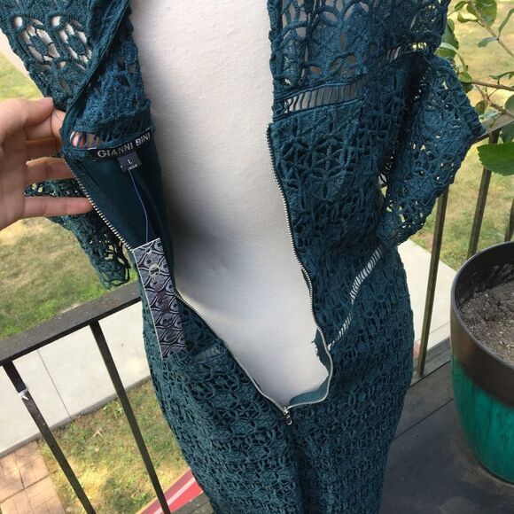 Gianni Bini Eyelet Lace Colder Shoulder Green Dress - Picture 6 of 7